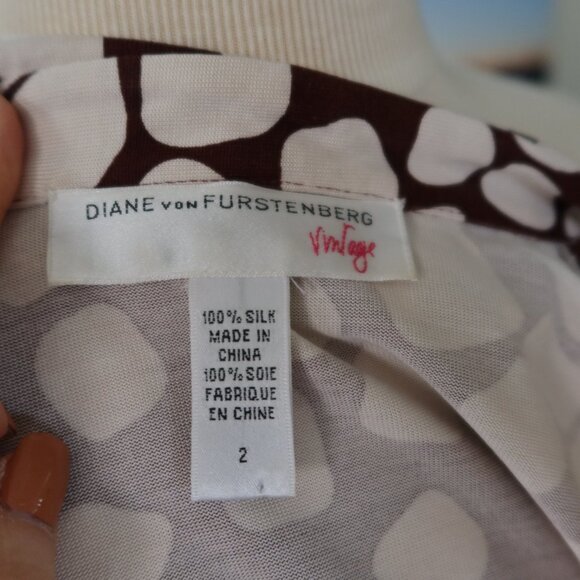 Diane von Furstenberg DVF $285 "Jilda" 100% silk wrap blouse top brown/ivory 2 - Picture 14 of 16